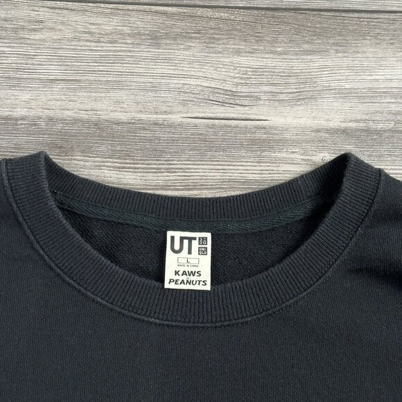 Uniqlo x Kaws Snoopy Skateboard Crewneck - Picture 4 of 4